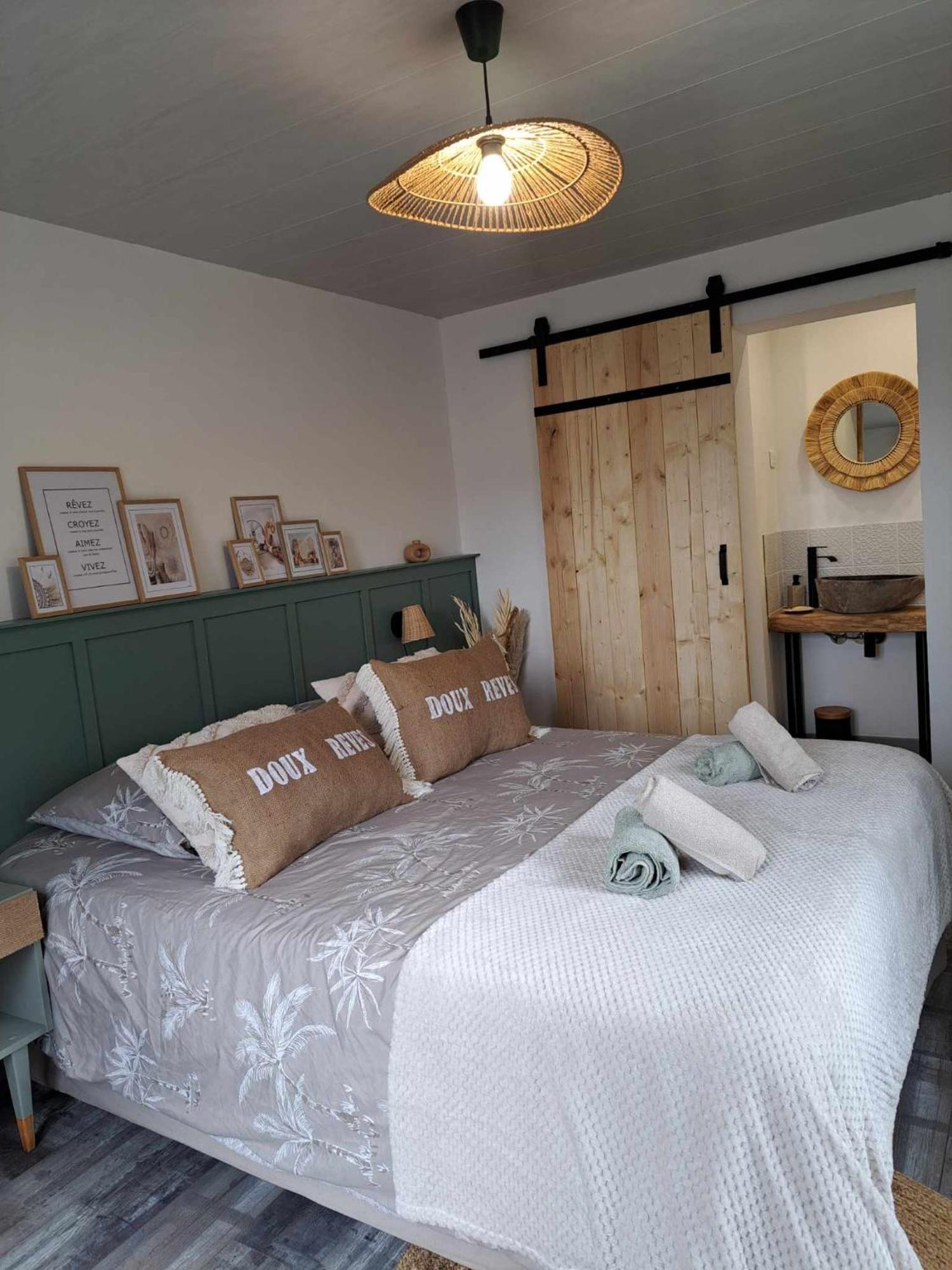Bed and Breakfast Au charme d'antan à Féron Extérieur photo